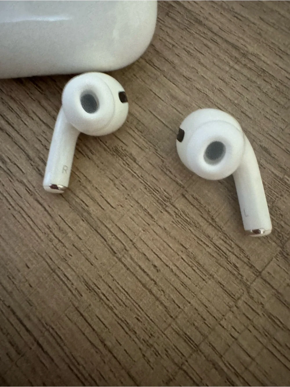 Apple AirPods Pro (White) with Charging Case